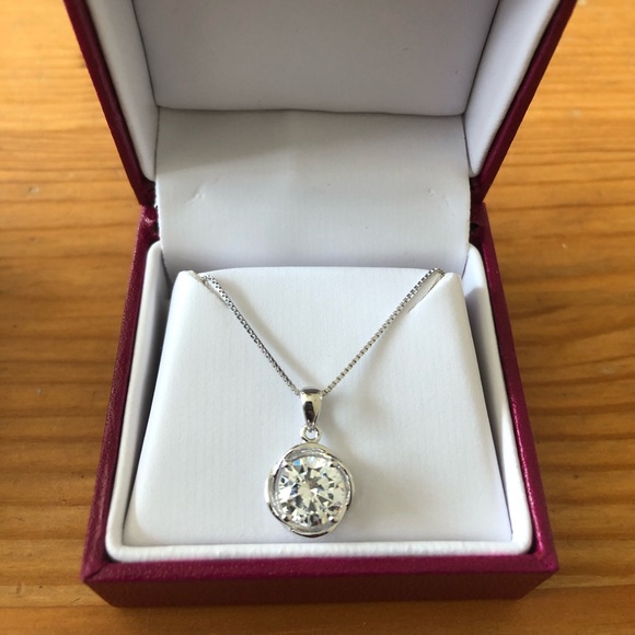 Nwot Helzberg 925 Silver Necklace W Cz 